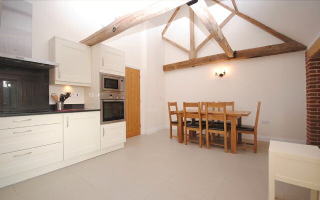 Old Root House, Lavant 174086