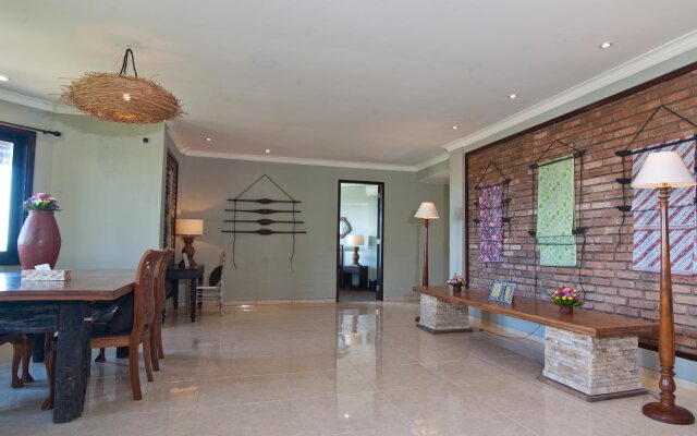 Hidden Hills Villas