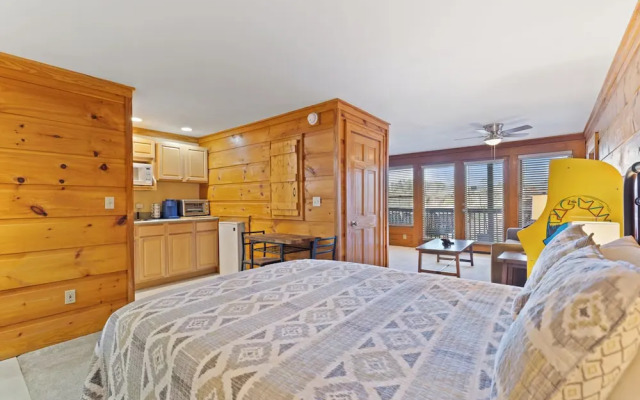 Suite at Dollywood Lane