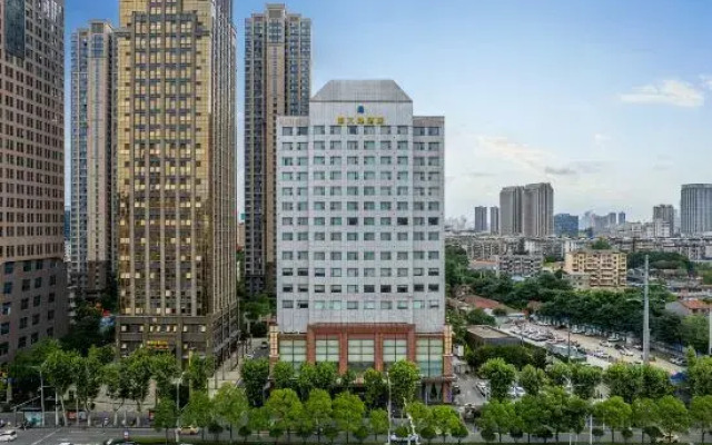 New Land Hotel