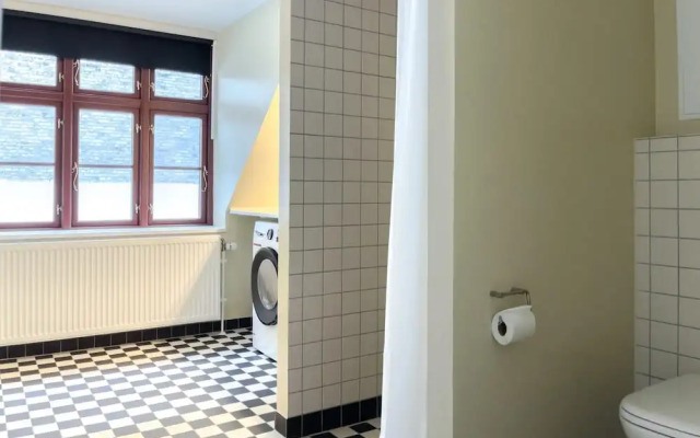 ★Central Apt · Newly Renovated · Shopping Street★