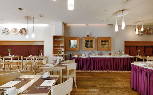 Hotel Bleibtreu Berlin by Golden Tulip