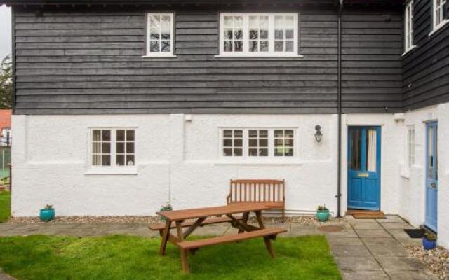 2 Ogilvie Lodge
