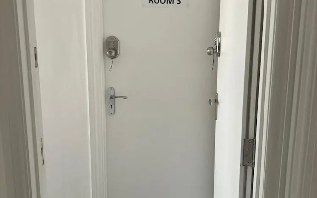 Captivating 2-bed Apartment in Ilford