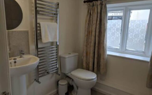 Cotswolds Valleys Accommodation-Med Hall