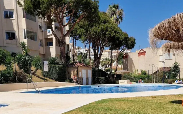 Sunny Seaside Retreat in Calahonda, sea View, Pool