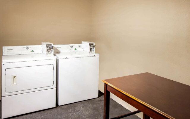 Days Inn by Wyndham Sulphur LA