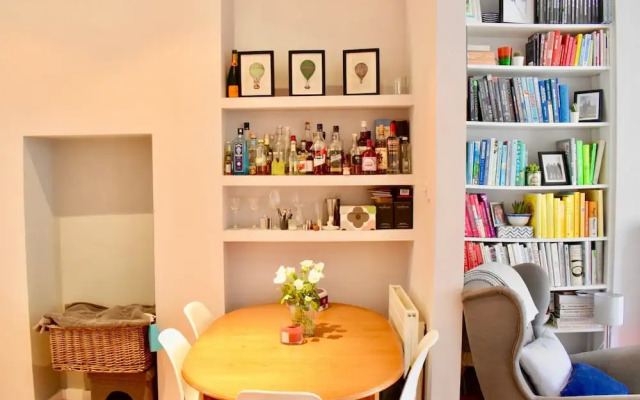 Homely 1 Bedroom Flat in Battersea With Garden