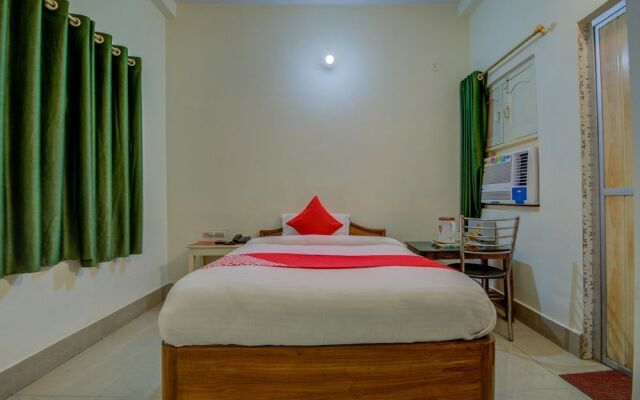 OYO 13490 Hotel Aniket
