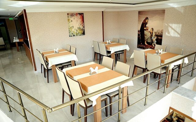 Asuris Hotel