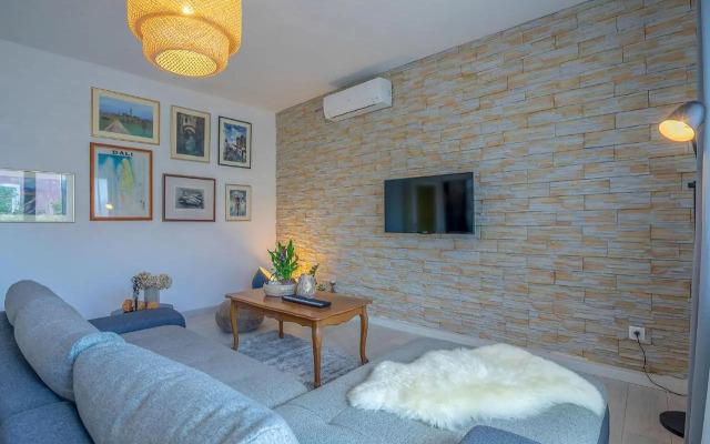 Premium 100m2 sea view apartment