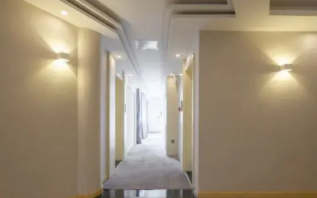 Qingzhu Kaisheng Hotel (Guiyang Baiyun Middle Road Subway Station)