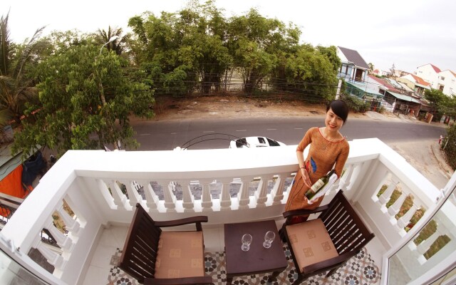 Golden Bell Backpacker Hotel & Pool Bar