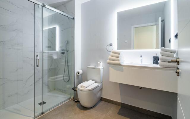 LAE7.BI- Apotel Estepona hills by roomservices