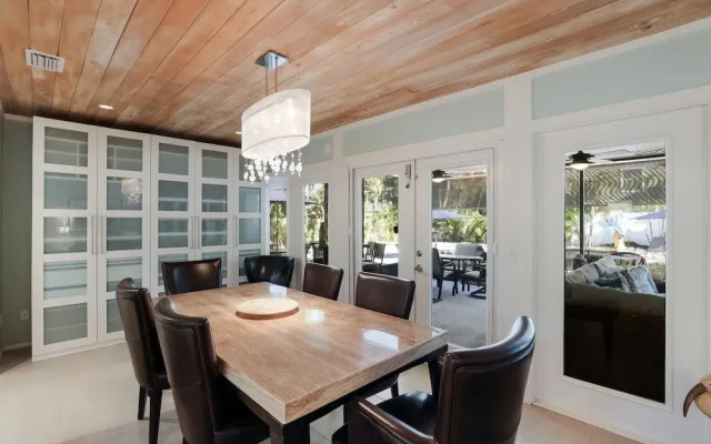 Bayside Bliss 3 Bedroom Home by RedAwning