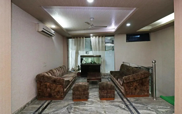 Oyo 18480 Embassy Suites