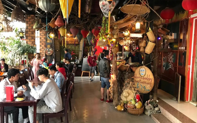 Redhouse Backpacker Hostel