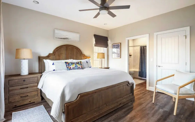 Sleeps 18! Private Pool, Hot Tub, Near Beach Miramar Dream House by Avantstay
