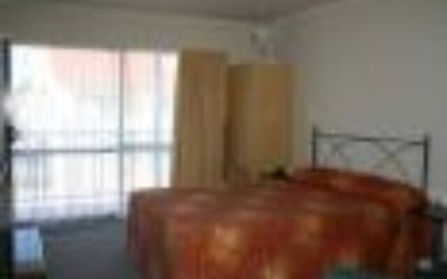 Academy at Botany Motor Inn