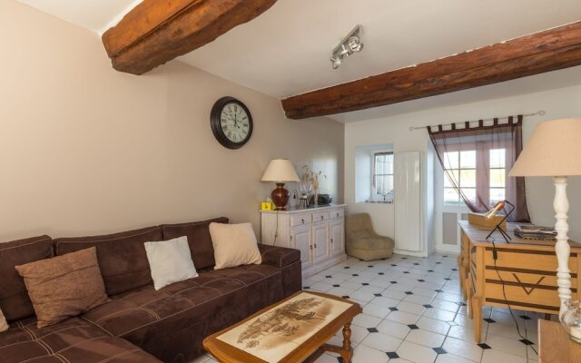 Simplistic Holiday Home in St-Laurent-sur-Mer with Terrace