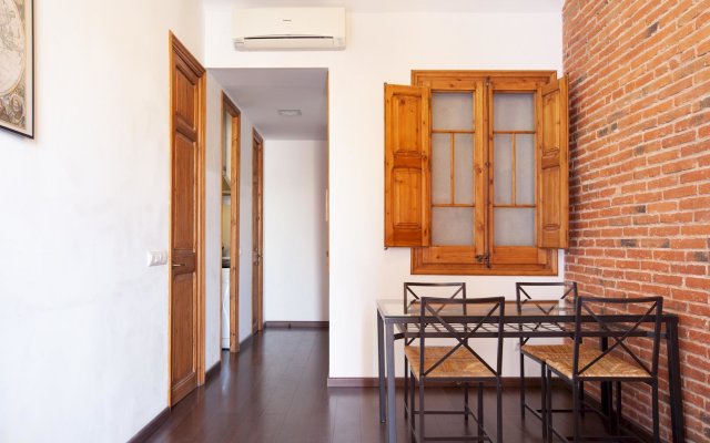 Best location Sagrada Familia classic Apartment with A/C and free wifi