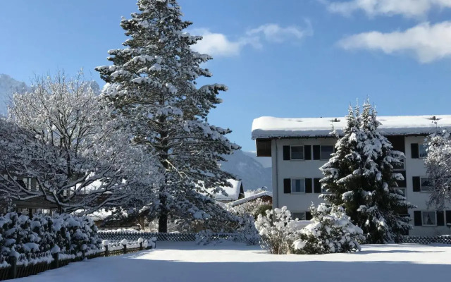 Central Garden-Mountain Apartment