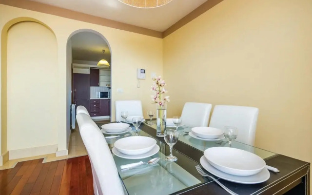 Beautiful Home in Icici With Wifi and 3 Bedrooms