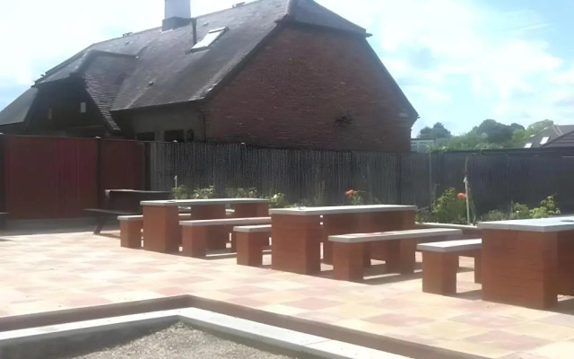 Swan Inn, Heathrow Airport