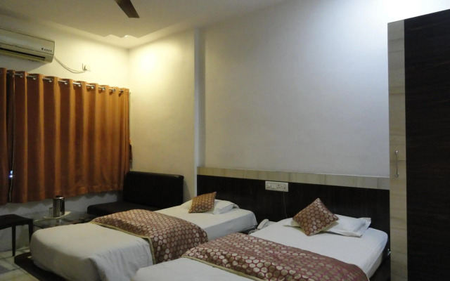 OYO 1959 Hotel Raj
