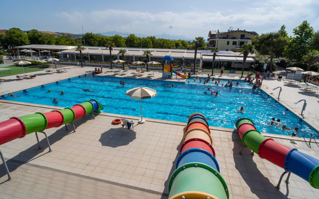 Club Del Sole Stork Family Collection