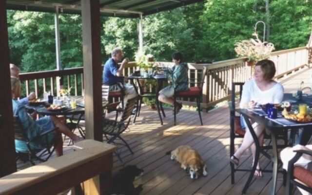 Bent Creek Lodge Bed & Breakfast