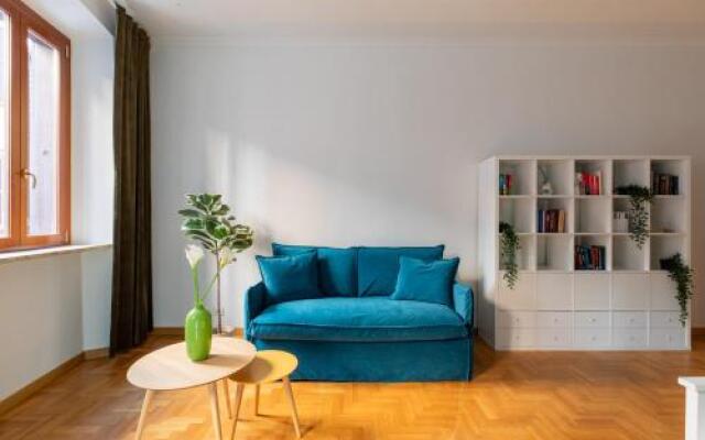 Iflat Spanish Steps Blue Apartment