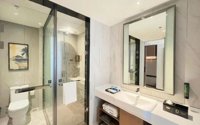 Hampton by Hilton Qionghai Railway Station