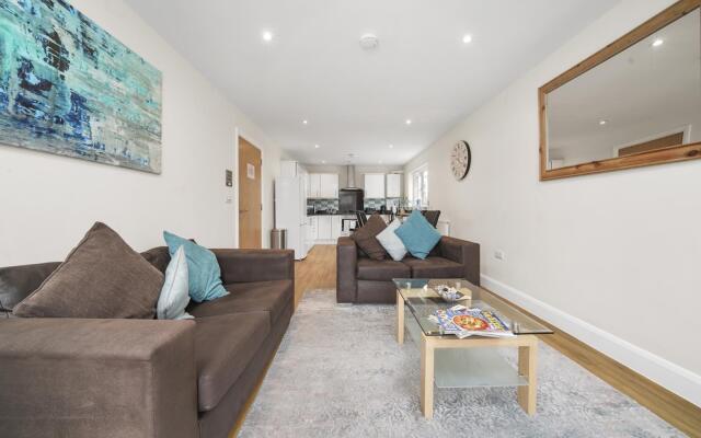 London Heathrow Living Serviced Apartments- Apt 10