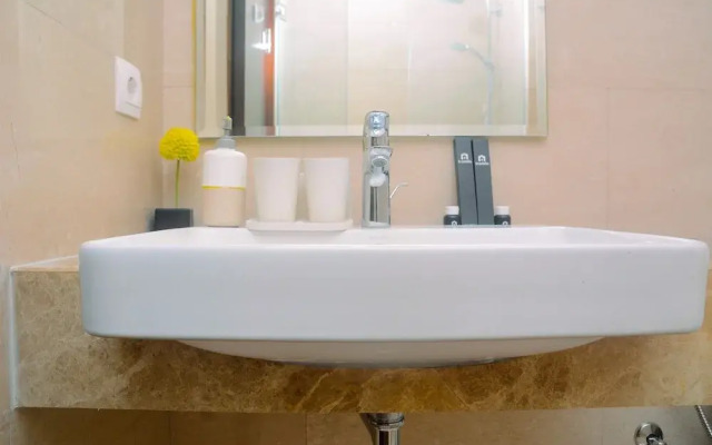 Pleasant and Simply Studio Room Menteng Park Apartment