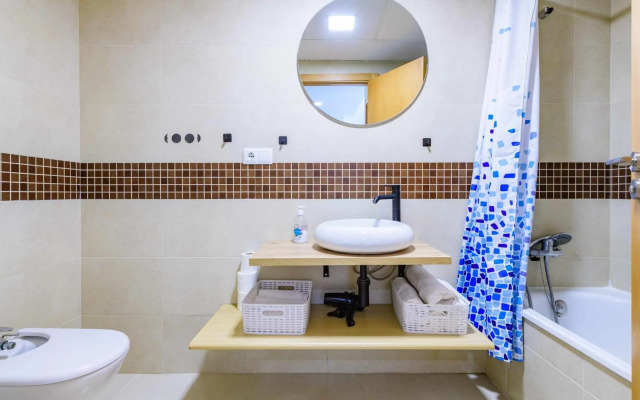 Apart Port Arenal con terraza y piscina