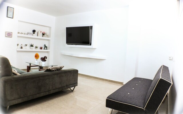 Beautiful Ground Floor Apt. Near Red Sea