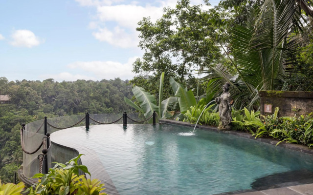 Pramana Watu Kurung Resort