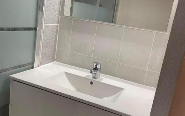 Pavillon à 400m de la plage avec piscine