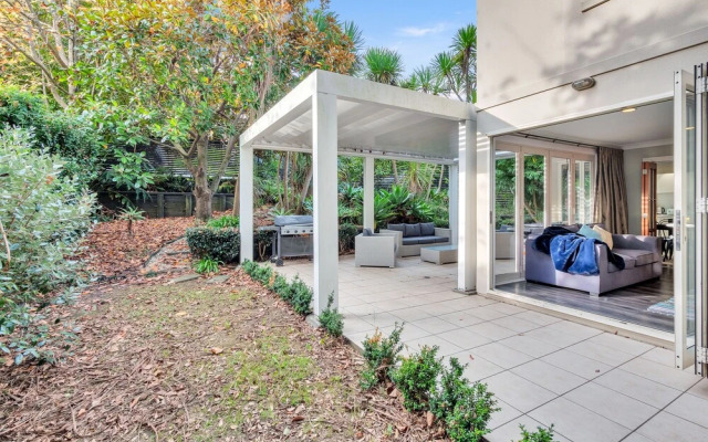 Castor Bay Home near Albany Sleeps 9
