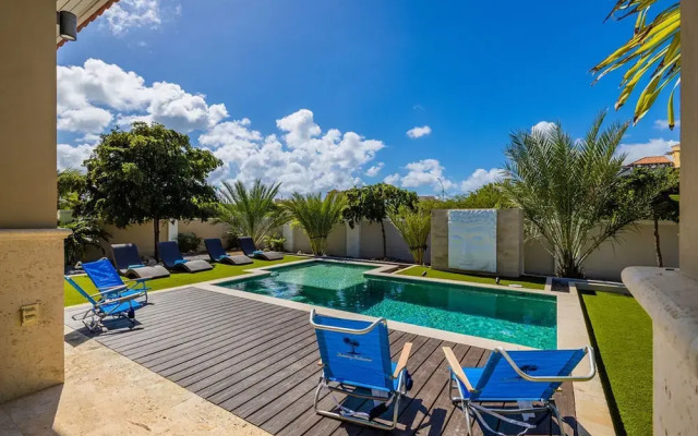Amazing 4BR 3BA Villa Palm Beach w NEW Pool