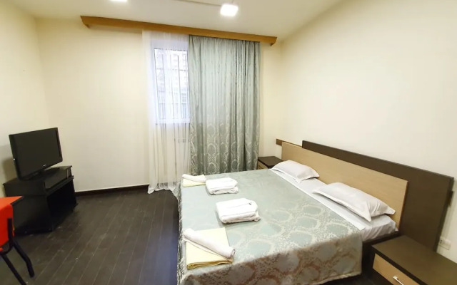 Doss Hostel And Hotel