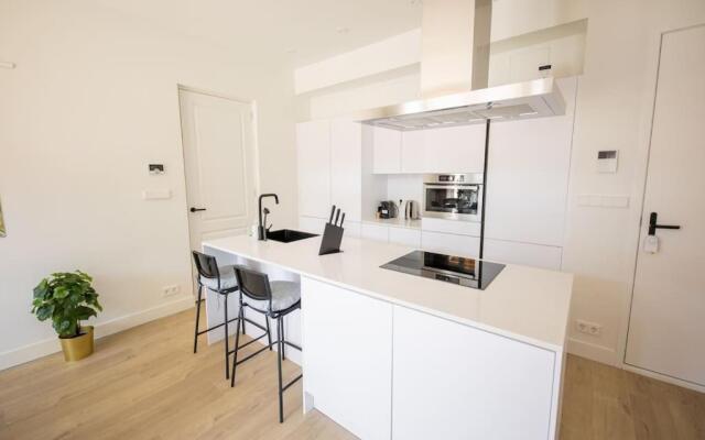 Brilliant 1 Bedroom Serviced Apartment 52m2 -NB304B-