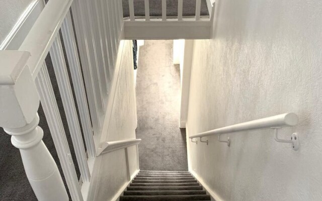 Immaculate 4-Bed House In Blackpool