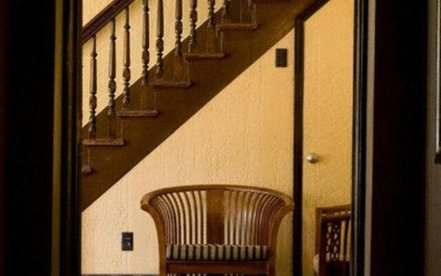 Stones Lodge under Mt. Stratton