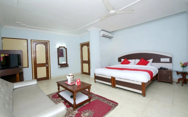 Raja By OYO Rooms