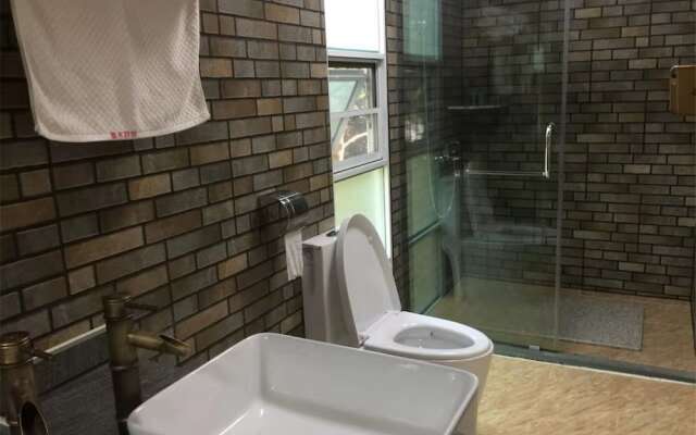 Lanrenyuanlin Hotspring Wooden House