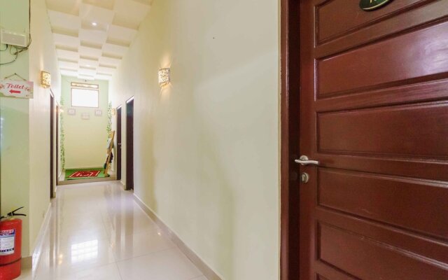 RedDoorz Syariah near Jam Gadang Bukittinggi 2