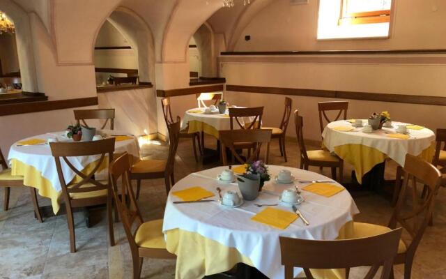 Hotel Regina Del Garda Suite