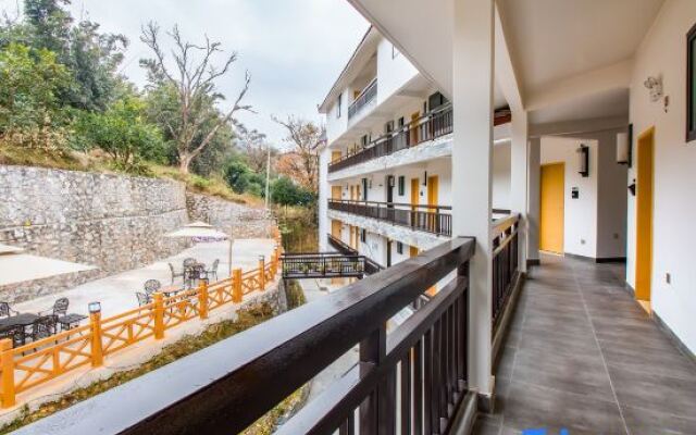 Qingli River Mountain Hotel (Yangshuo Xianggongshan Branch)